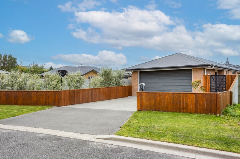 2 Wineberry Avenue, Amberley, Amberley - Carousel 1