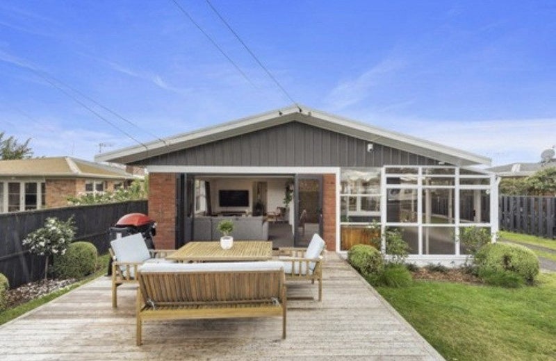 17 De Vere Crescent, Chartwell, Hamilton - Carousel 1