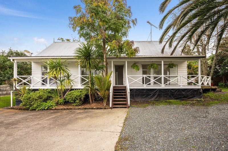 8 Pitcher Place, Glen Eden, Auckland - Carousel 1