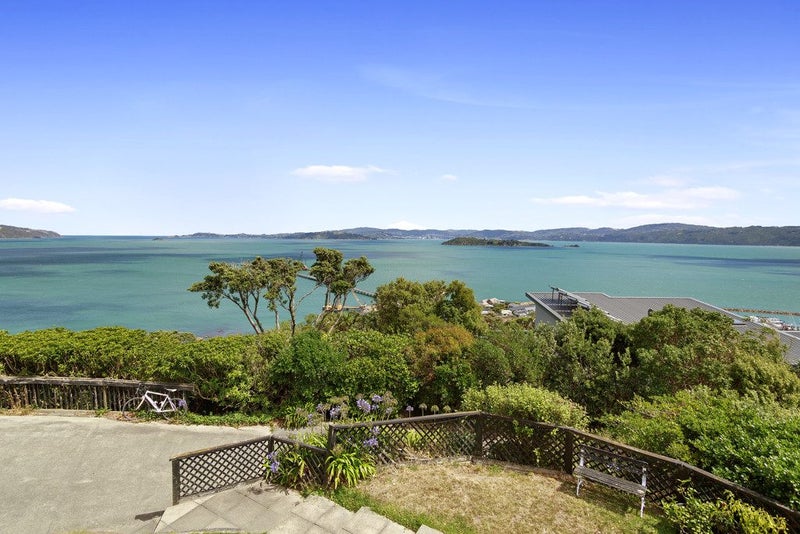8D Nikau Road, Point Howard, Lower Hutt - Carousel 1