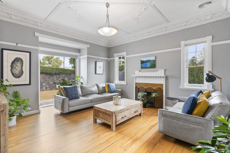 17 Rossgrove Terrace, Mount Albert, Auckland - Carousel 1