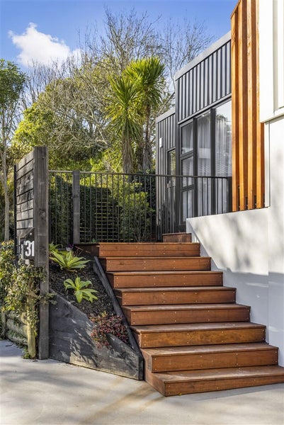 31 Clarkin Road, Fairfield, Hamilton - Carousel 2