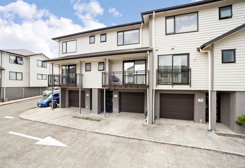 18 Peony Mews, Oteha, Auckland - Carousel 1