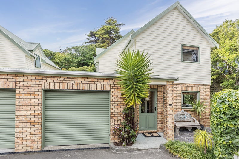 11A Duncan Street, Tawa, Wellington - Carousel 1