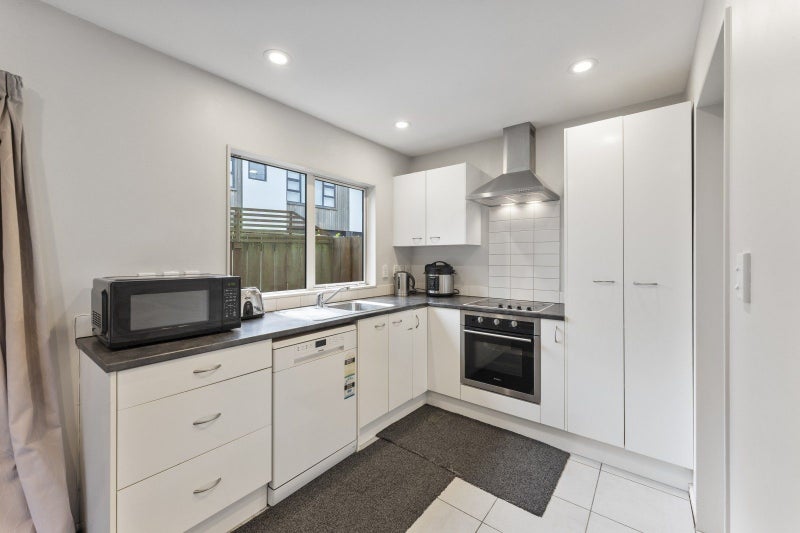 2/8 Waldie Grove, Avalon, Lower Hutt - Carousel 2