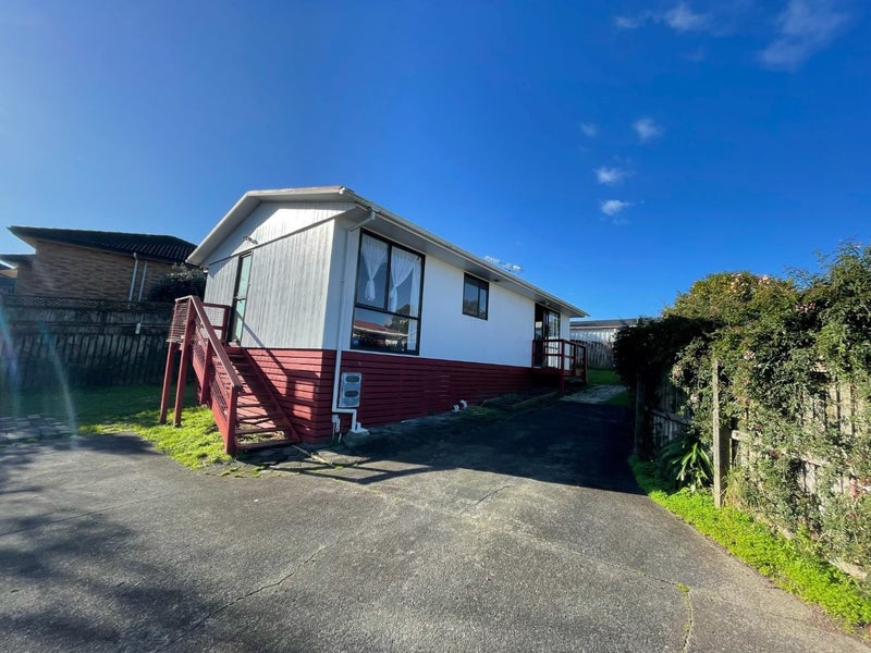 2/27 Nearco Street, Randwick Park, Auckland - Carousel 2
