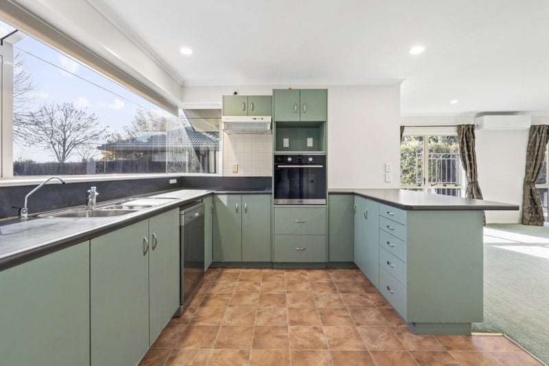 38 Bouverie Crescent, Flagstaff, Hamilton - Carousel 2