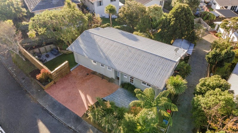 2 Fantail Grove, Belmont, Lower Hutt - Carousel 1