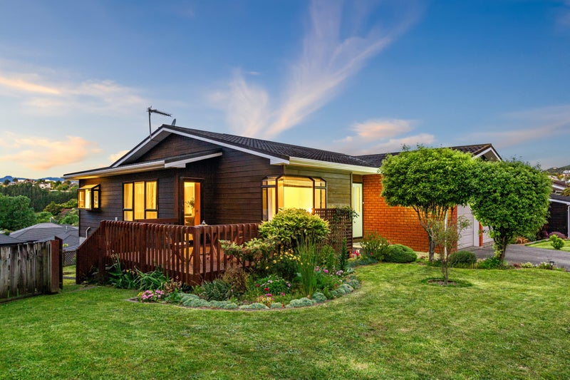17 Shackle Lane, Whitby, Porirua - Carousel 2