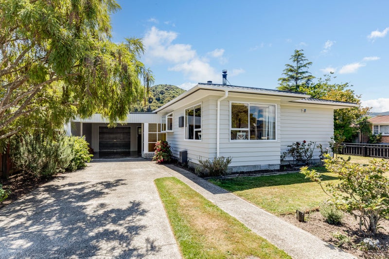 1 Bailey Grove, Trentham, Upper Hutt - Carousel 21