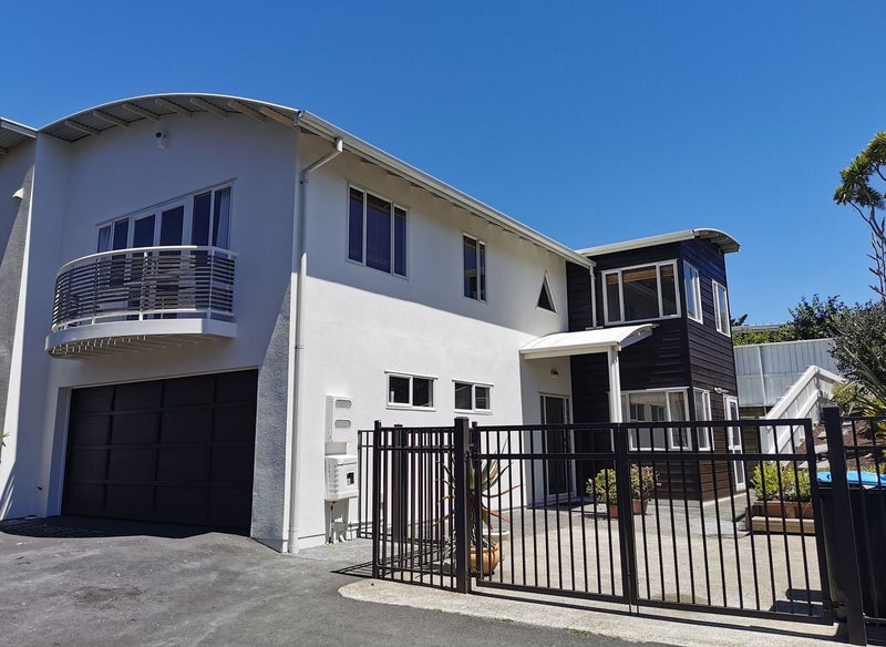 35C Warren Avenue, Three Kings, Auckland - Carousel 1