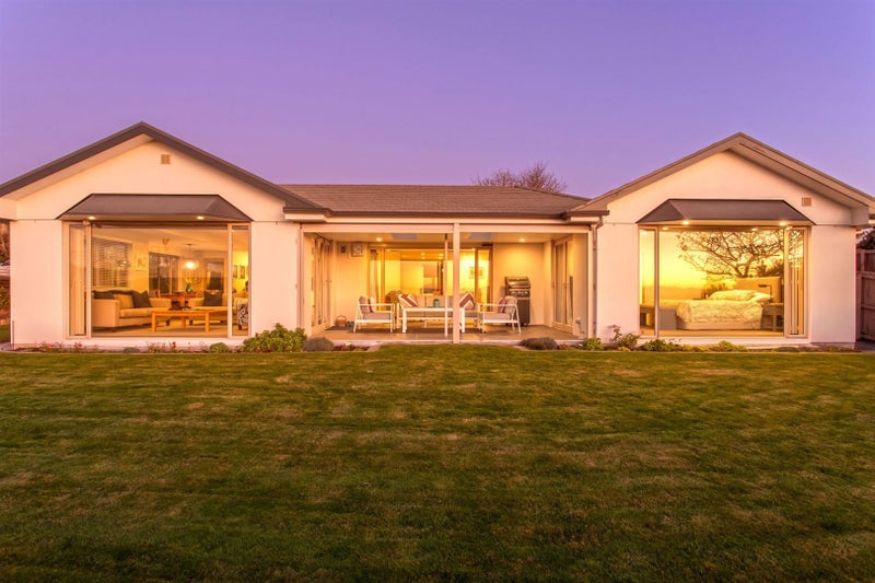 2 Somerton Rise, Westmorland, Christchurch - Carousel 2