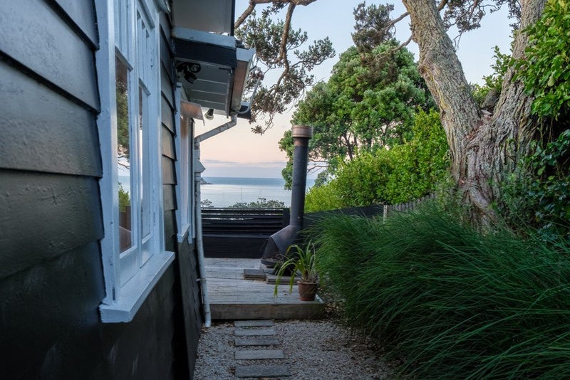 4 Kiwi Street, Oneroa, Waiheke Island - Carousel 2