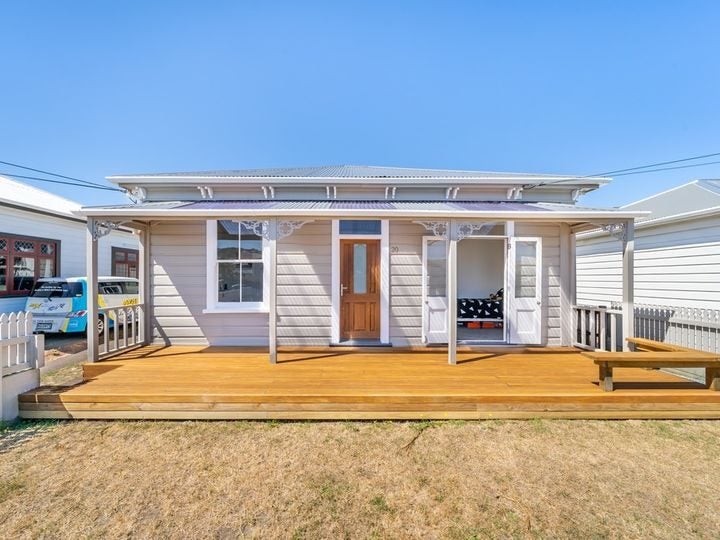 20 Queen Street, Petone, Lower Hutt - Carousel 2