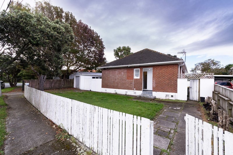 1 Brown Grove, Fairfield, Lower Hutt - Carousel 11