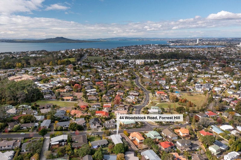 44 Woodstock Road, Forrest Hill, Auckland - Carousel 1