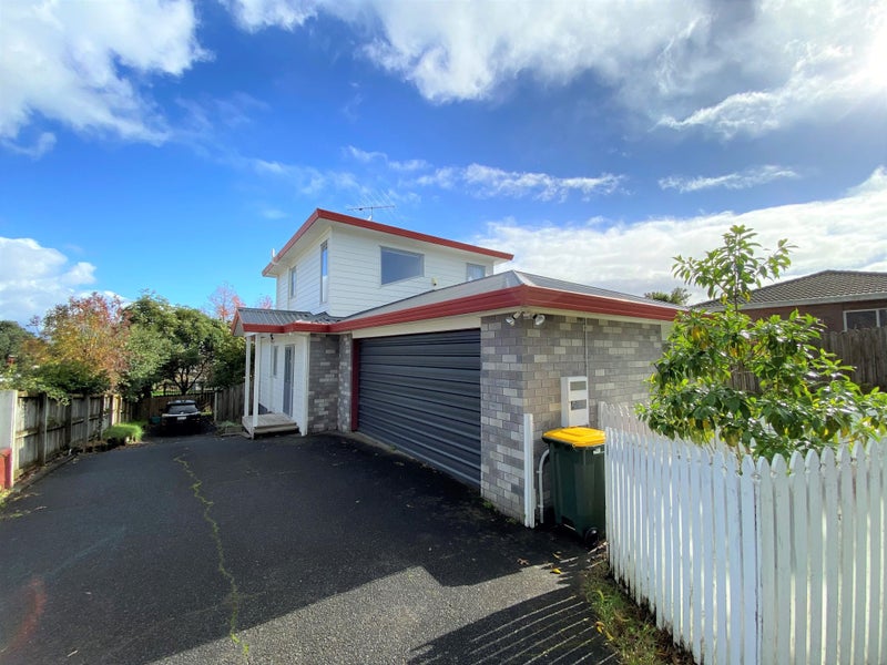 1/9 Mira Place, Windsor Park, Auckland - Carousel 1