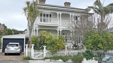 10 Barrie Street, Freemans Bay, Auckland - Carousel 1