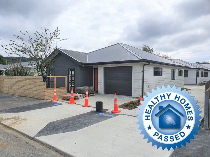 1/1 Sutherland Avenue, Silverstream, Upper Hutt - Carousel 1