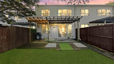 2/17 Oakland Avenue, Papatoetoe, Auckland - Carousel 1