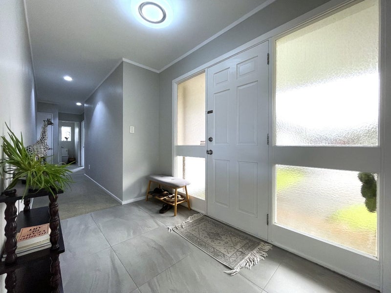 6 Veagh Place, Highland Park, Auckland - Carousel 2