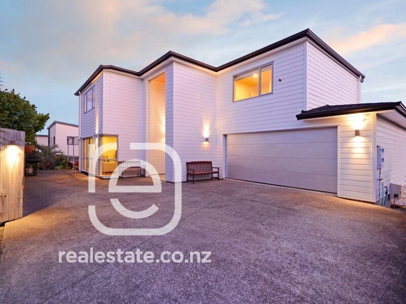16 Lakeridge Close, Northcross, Auckland - Carousel 1