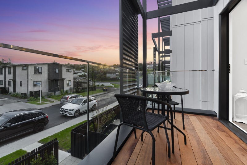 5E Agincourt Street, Glenfield, Auckland - Carousel 1