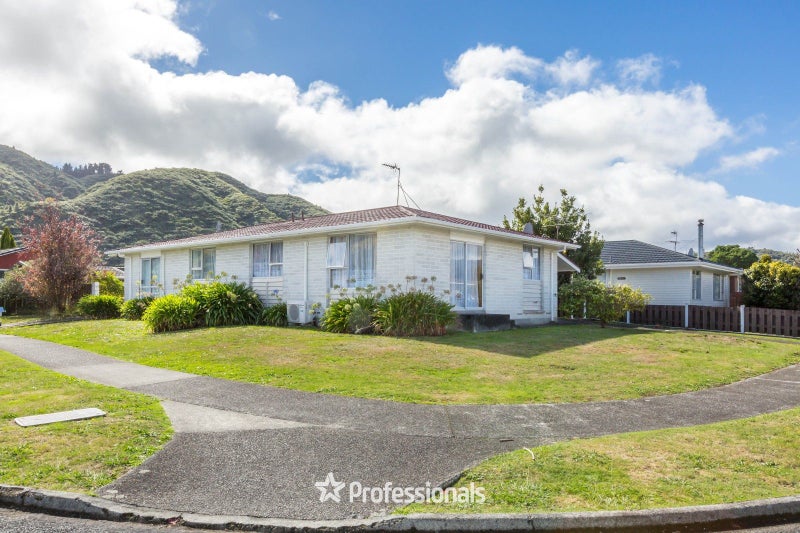 1/102 Pasadena Crescent, Totara Park, Upper Hutt - Carousel 1
