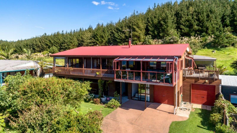 124 Titiro Place, Onemana, Whangamatā - Carousel 1