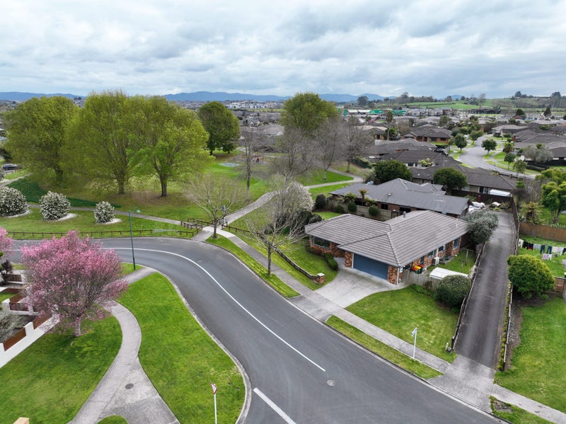 35 Farringdon Avenue, Rototuna North, Hamilton - Carousel 1