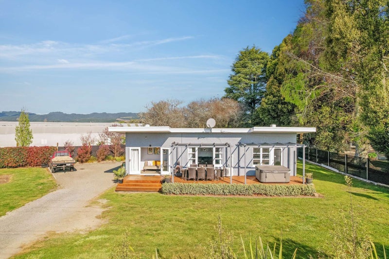 1941 State Highway 30, Whakatane - Carousel 1