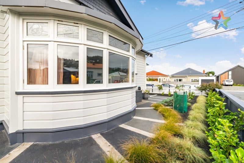 6 Wha Street, Lyall Bay, Wellington - Carousel 1