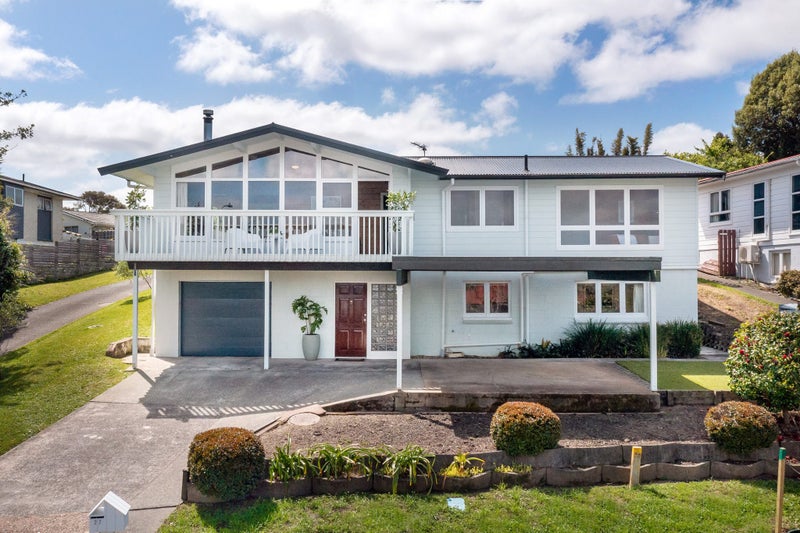 27 Valley View Road, Glenfield, Auckland - Carousel 1