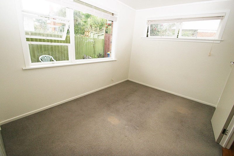 16 Dudding Avenue, Northcote, Auckland - Carousel 2