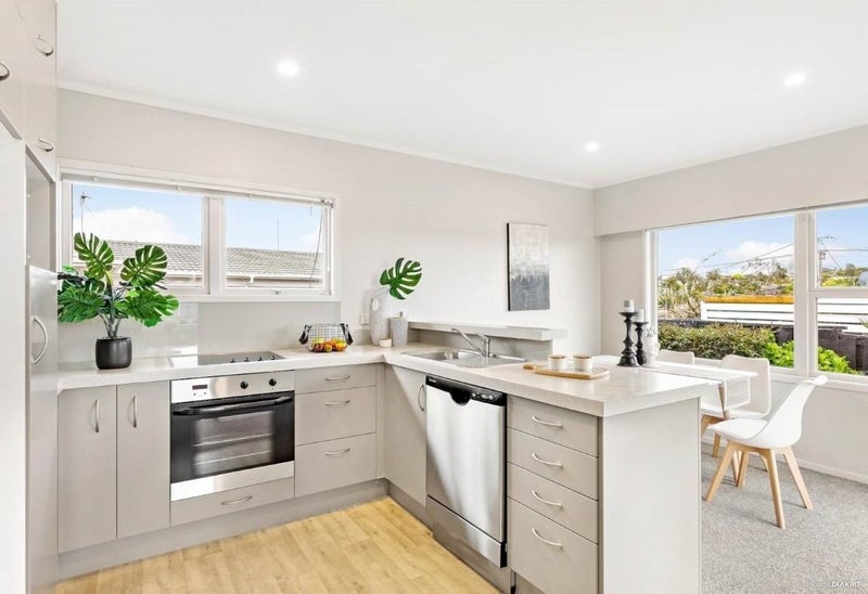 3/4 Waterloo Road, Milford, Auckland - Carousel 1