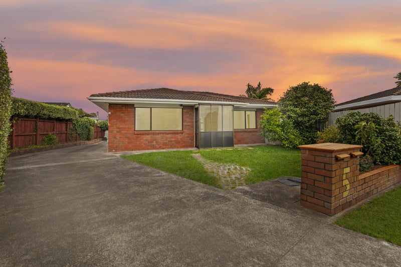 1/5 Annette Avenue, Te Atatu South, Auckland - Carousel 1