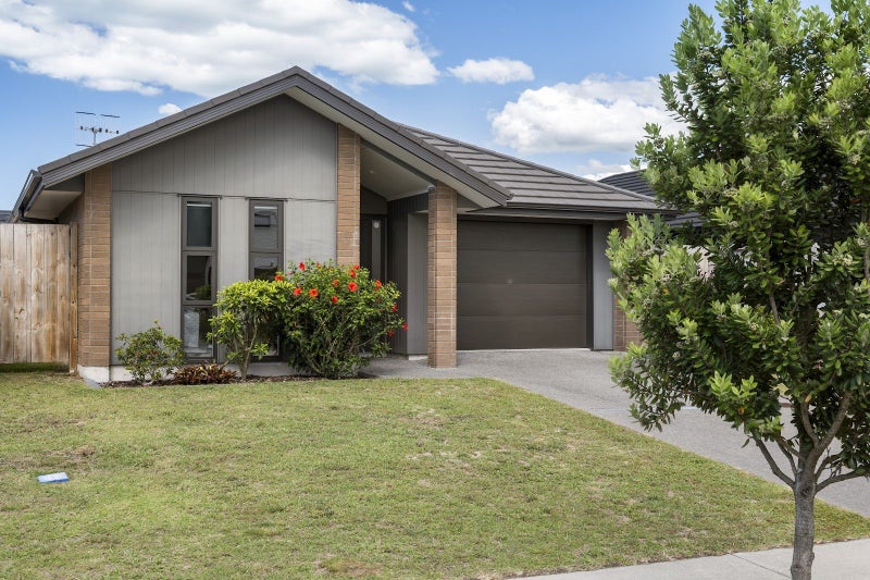 22 Tiria Drive, Papamoa Beach, Papamoa - Carousel 1