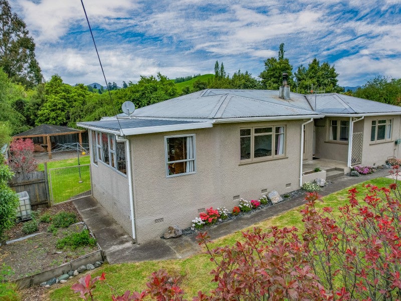 140 Whitby Road, Wakefield - Carousel 18