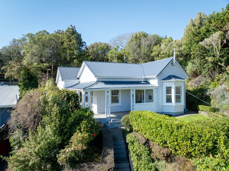 11 Ardross Avenue, Khandallah, Wellington - Carousel 1