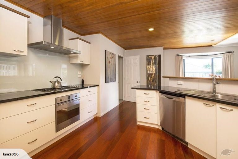 13 Athenry Place, Dannemora, Auckland - Carousel 2