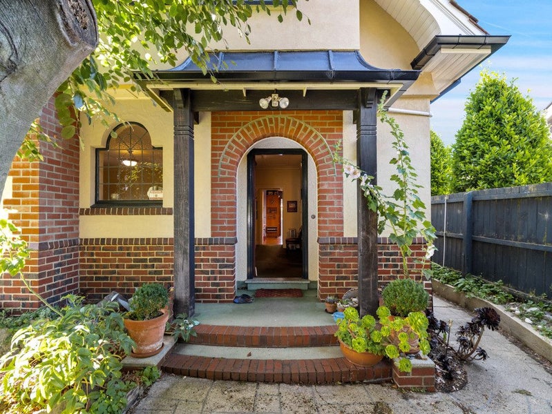 11 Valpy Street, Saint Clair, Dunedin - Carousel 2