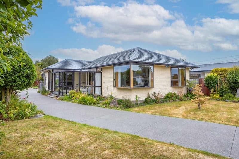 10 Glenmore Avenue, Casebrook, Christchurch - Carousel 1