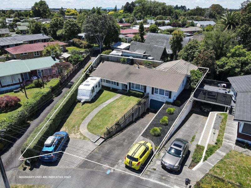 9 Carlson Crescent, Silverdale, Hamilton - Carousel 1