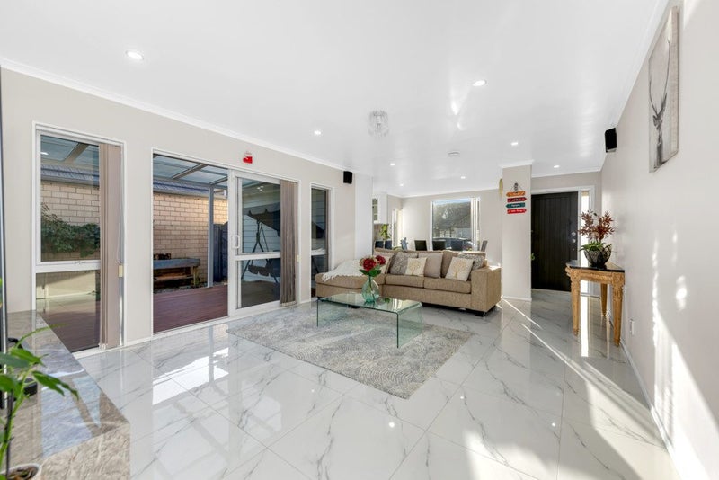 39 Kotuku Crescent, Takanini, Auckland - Carousel 1
