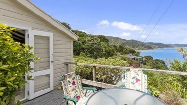 7 Westhill Road, Point Howard, Lower Hutt - Carousel 1