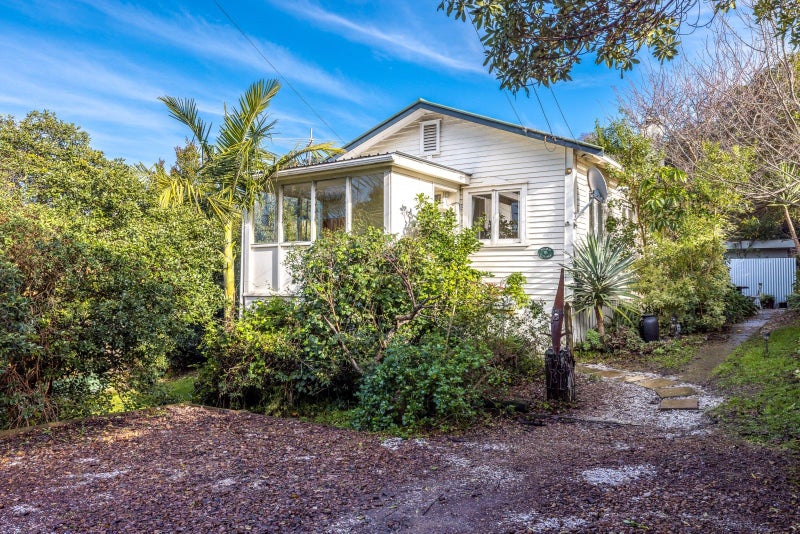 13 Surfdale Road, Surfdale, Waiheke Island - Carousel 2