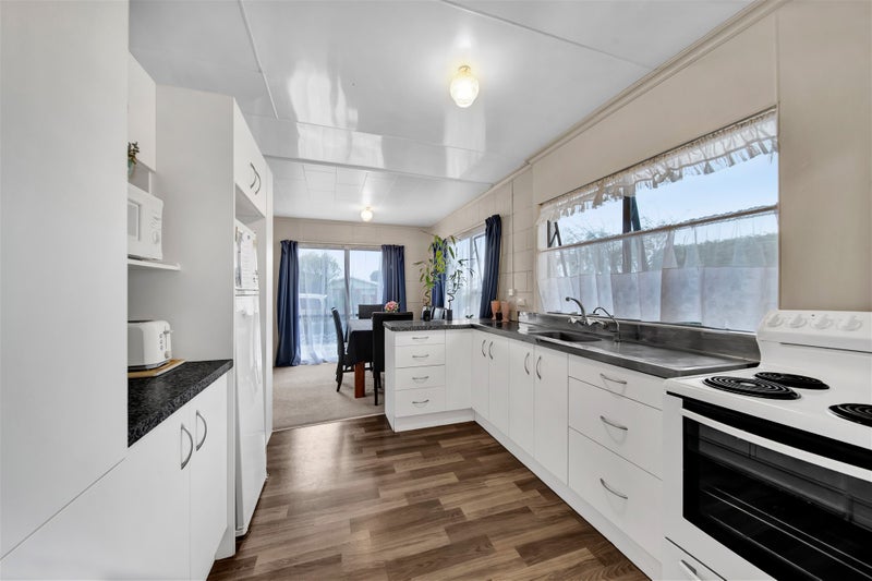 31 Camellia Avenue, Bell Block, New Plymouth - Carousel 2