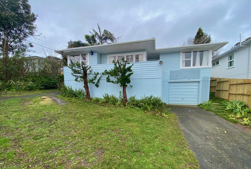 64 Selwyn Crescent, Forrest Hill, Auckland - Carousel 2