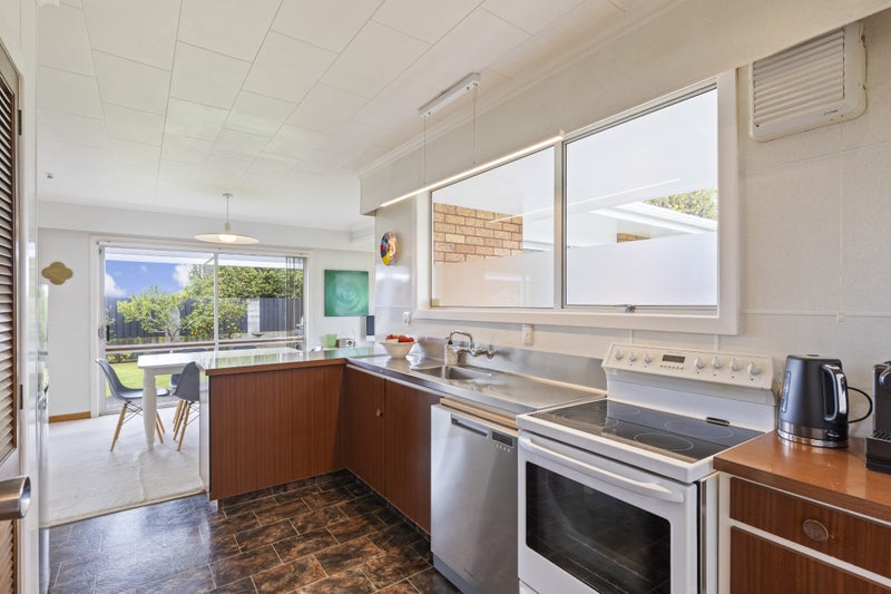 20 Wesley Avenue, Frankleigh Park, New Plymouth - Carousel 2