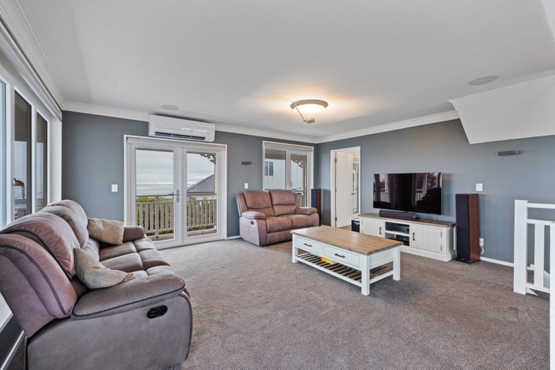 10 Belleview Terrace, Mount Pleasant, Christchurch - Carousel 2